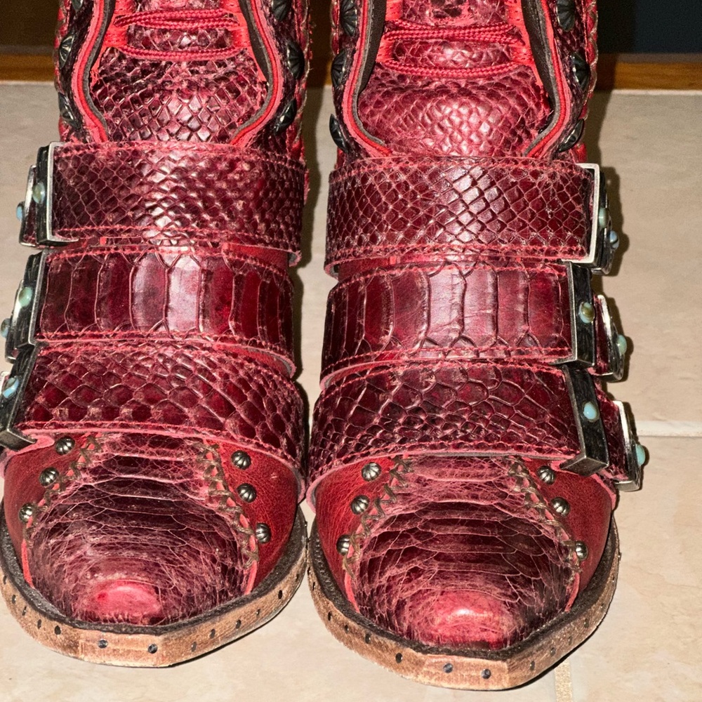 Lane Showdown - Smoldering Ruby Red - Comfortable… - image 8